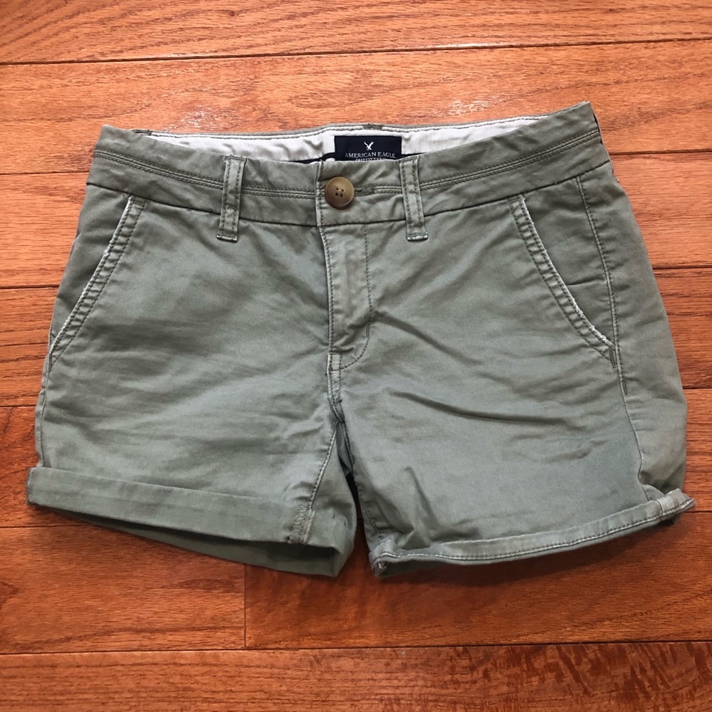 American Eagle Khaki Shorts Midi